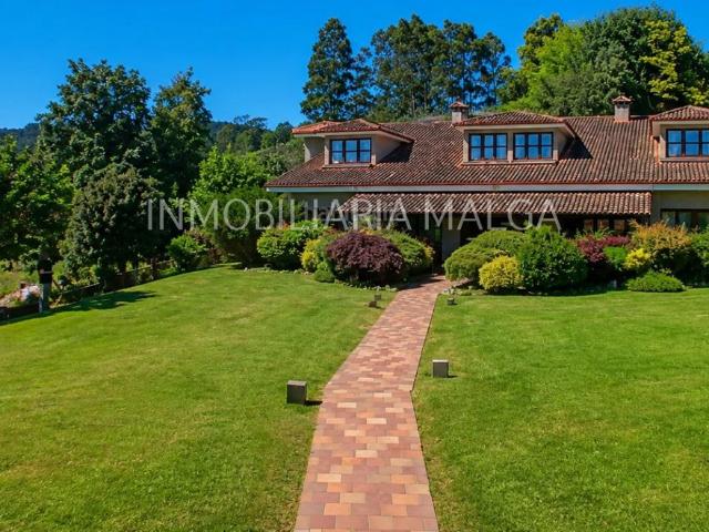 Casa en venta en Colunga. INMOBILIARIA MALGA PONE A LA VENTA ESTE EXCLUSIVO CHALET EN COLUNGA, CON PARCELA URBANA, PISCINA Y DOS VIVIENDAS INDEPENDIENTES. Casas.