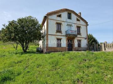 Casa en venta en Colunga. SINGULAR VIVIENDA DE 1933 CON GRAN TERRENO EDIFICABLE Y VISTAS A LA SIERRA DEL SUEVE. Casas.