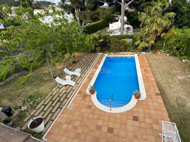 Casa en venta en Coma ruga, Els Masos Els Garrofers Costa Dorada. Casa con vistas al mar, gran parcela, piscina y chimenea a 20 min de la playa Urb. Els Masos Comarruga ABSTENERSE INMOBILIARIAS.