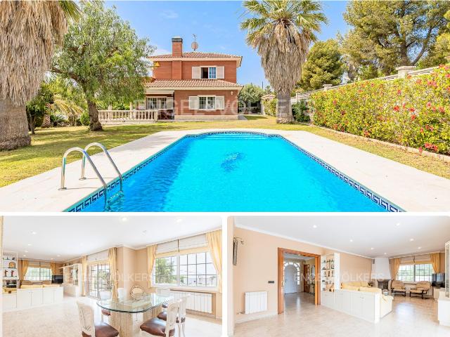 Casa en venta en Coma ruga, Els Masos Els Garrofers Costa Dorada. Exclusiva casa con vistas al mar y gran parcela esquinera. Casas.