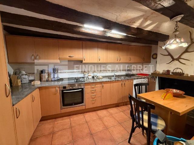 Casa en venta en Conca de Dalt Pirineos. CASA DE PUEBLO CON ERA, BODEGA Y VISTAS AL PANTANO DE SANT ANTONI. Casas Conca de.