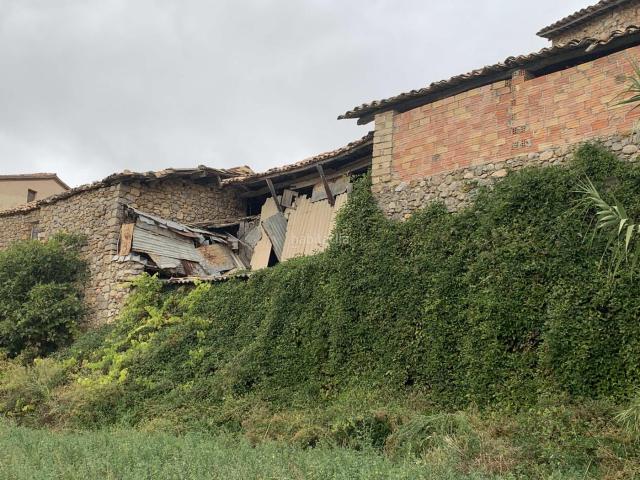 Casa en venta en Conca de Dalt Pirineos. CASA, CUADRA Y CORRAL A LA VENTA EN PESSONADA. Casas Conca de.