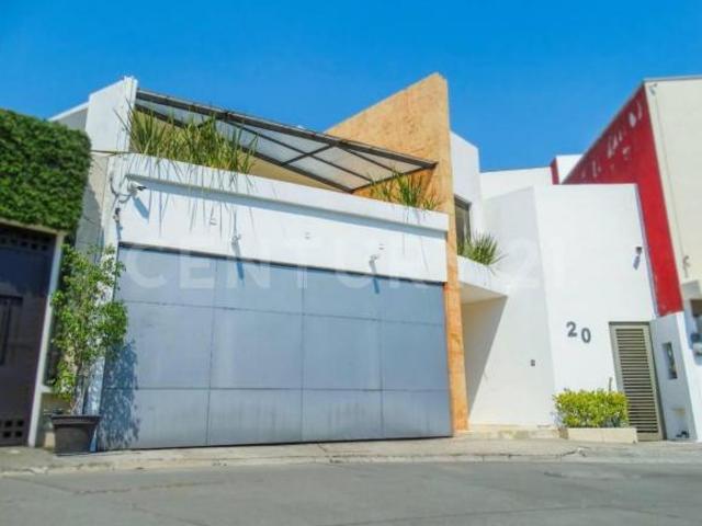 CASA EN VENTA EN COND COLORINES, DELICIAS, CUERNAVACA, MORELOS $15,000,000.00