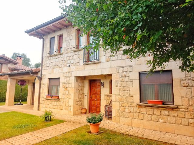 Casa en venta en Condado de Treviño. Chalet exclusivo. Casas Condado de.