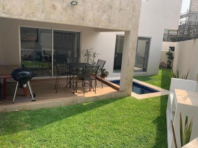 Casa en venta en condominio con preciosas áreas comunes. Al sur de Cuernavaca