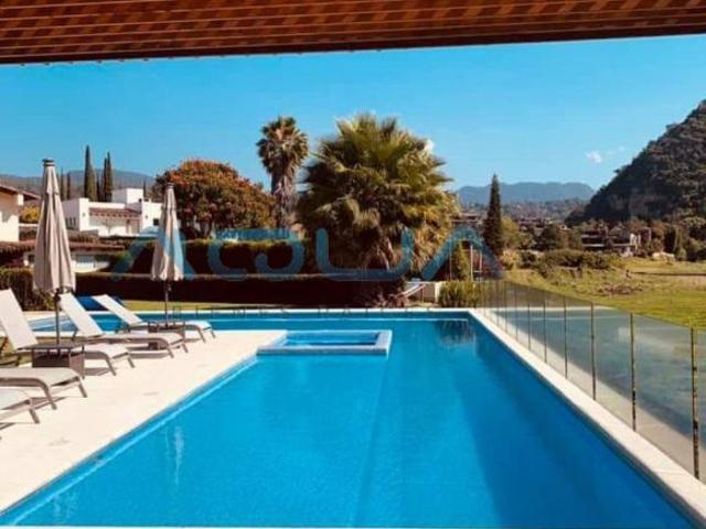 CASA EN VENTA, EN CONDOMINIO CON VISTA AL LAGO