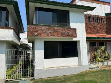 CASA EN VENTA EN CONDOMINIO DE 10 CASAS. Excelente ubicación