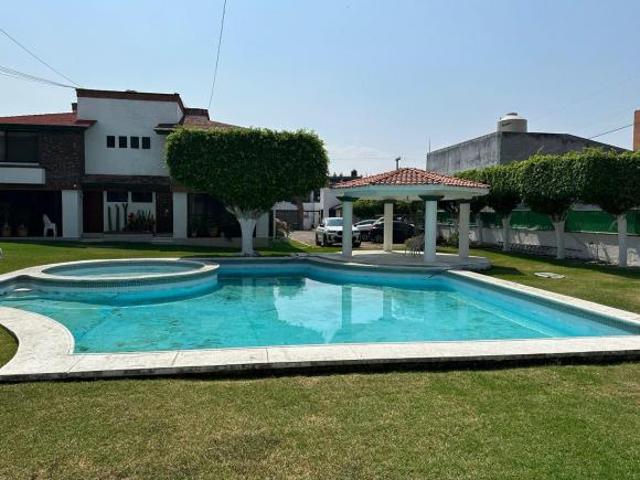 CASA EN VENTA EN CONDOMINIO DE 10 CASAS. Excelente ubicación