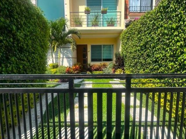 Casa en venta en Condominio en Jiutepec Morelos, alberca, vigilancia