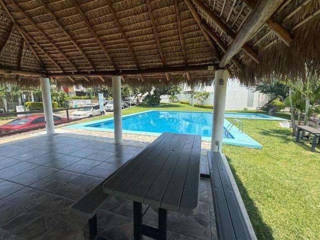 CASA EN VENTA EN CONDOMINIO EN LOMAS DE JIUTEPEC