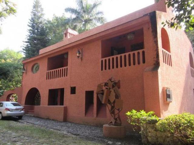 Casa en venta en condominio. En preciosa ex hacienda a 25 minutos de Cuernavaca