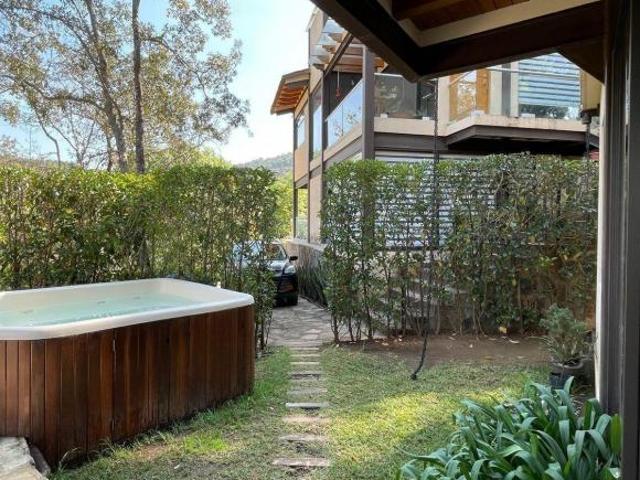 Casa en venta en CONDOMINIO en Valle de Bravo, dentro del Hotel Loto Azul