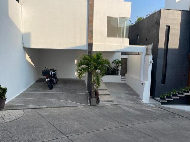 Casa en venta en condominio. Jardines de Delicias, Cuernavaca