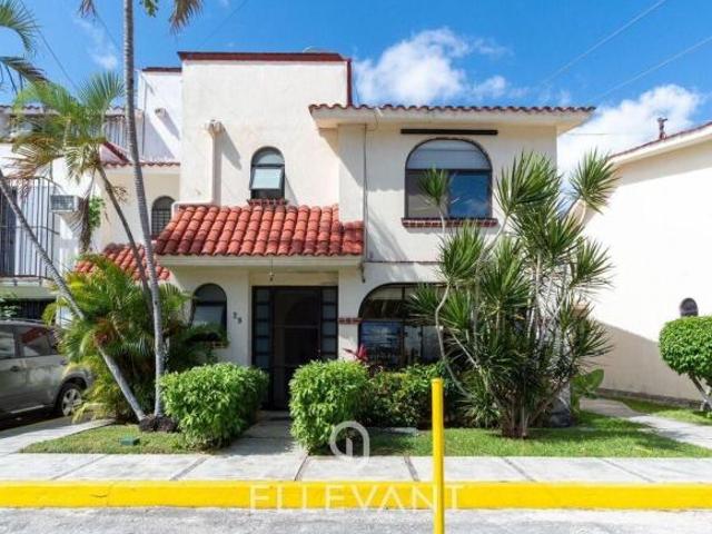 CASA EN VENTA EN CONDOMINIO PRIVADO SM 18