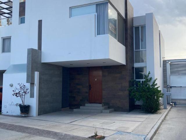 CASA EN VENTA EN CONDOMINIO VIA 422