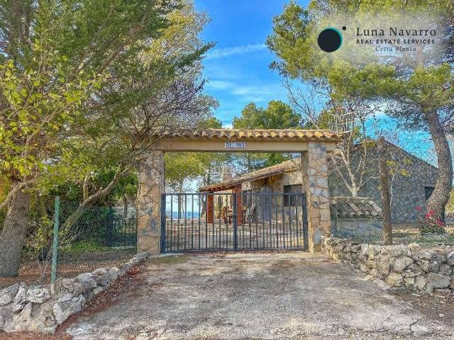 Casa en venta en Confrides. Vivienda con vistas a Aitana. Casas.