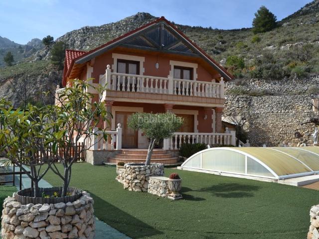 Casa en venta en Confrides. Chalet en Confrides lujo natural con vistas infinitas. Casas.