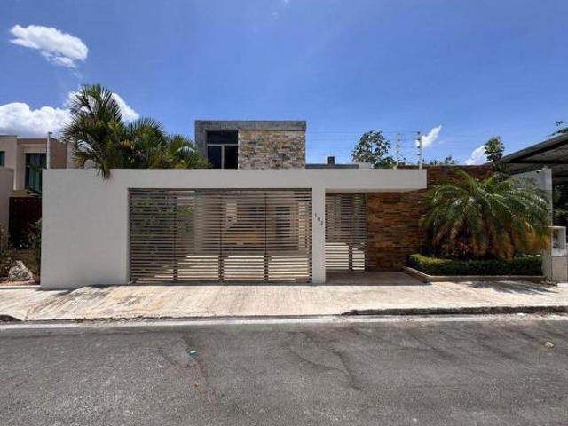 CASA EN VENTA EN CONKAL