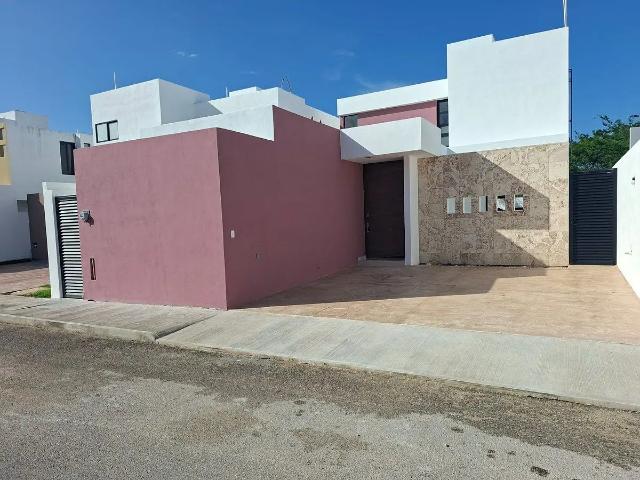 CASA EN VENTA EN CONKAL