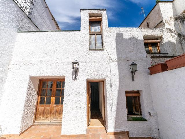 Casa en venta en Constantí. CASA ESPLÉNDIDA DE 3 PLANTAS UBICADA EN EL CENTRO DE CONSTANTI, TARRAGONA. Casas.
