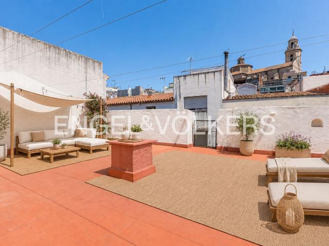 Casa adosada en venta en Constantí. Oportunidad única en el corazón de Constantí preciosa casa de pueblo totalmente reformada con gran potencial de inversión. Casas adosadas.