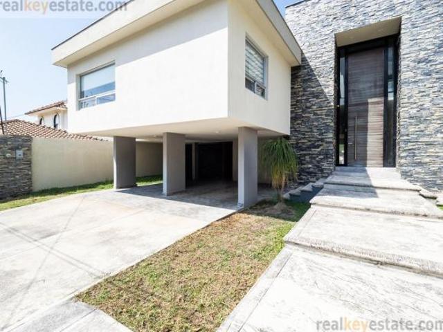 CASA EN VENTA EN CONTRY SILLA, GUADALUPE, N. L