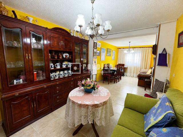 Casa en venta en Coslada, Ciudad 70. GRAN OPORTUNIDAD Casa independiente en venta en Coslada. Casas.