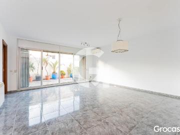 Casa en venta en Cornellà de Llobregat, Centre. IMPRESIONANTE CASA CON ASCENSOR. Casas Cornellà de.