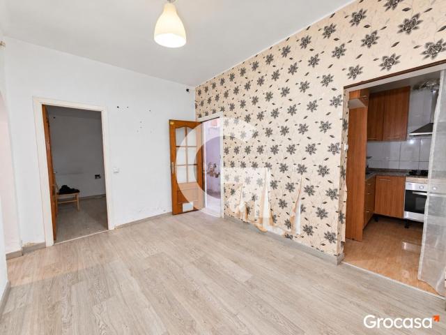 Casa en venta en Cornellà de Llobregat, La Gavarra. AMPLIA CASA DE DOS PLANTAS CON PATIO EN LA GAVARRA. Casas Cornellà de.