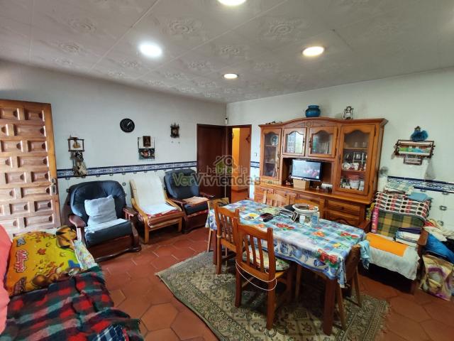 Casa en venta en Corbera de Llobregat. Bonita casa con jardín. Casas Corbera de.