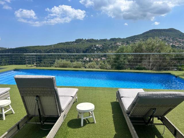 Casa en venta en Corbera de Llobregat. Casa con piscina y vistas impresionantes en el Mirador, Corbera de Llobregat. Casas Corbera de.