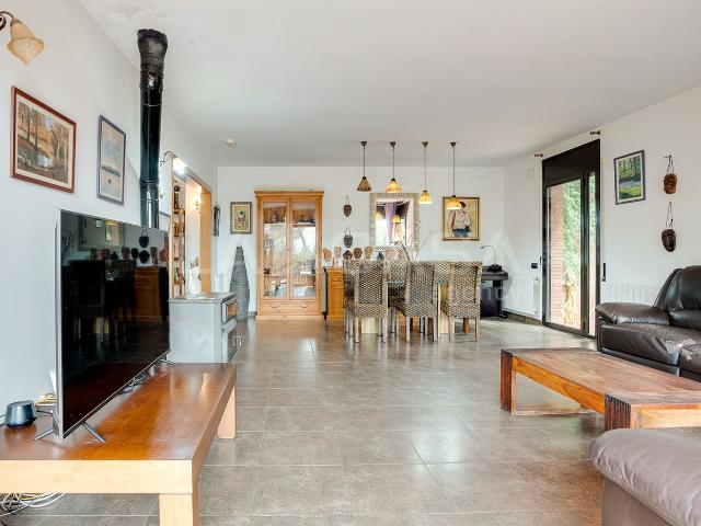 Casa en venta en Corbera de Llobregat. Casa o chalet independiente en venta en Calle de Tomàs Guerrero. Casas Corbera de.