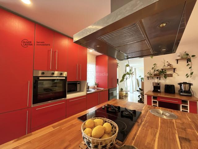 Casa en venta en Corbera de Llobregat. Casa reformada opción 2 familias. Casas Corbera de.