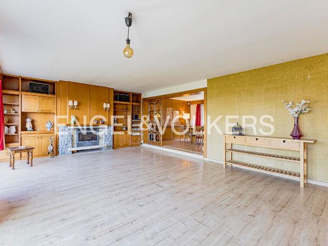 Casa en venta en Corbera de Llobregat. Exclusiva casa independiente en Corbera de Llobregat 341 m, el lienzo perfecto para crear un refugio de lujo cerca de Barcelona. Casas Corbera de.
