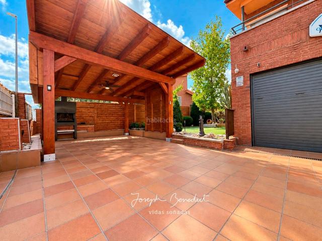 Casa en venta en Corbera de Llobregat. ENTRE ALTURAS Joseph Benedict. Casas Corbera de.