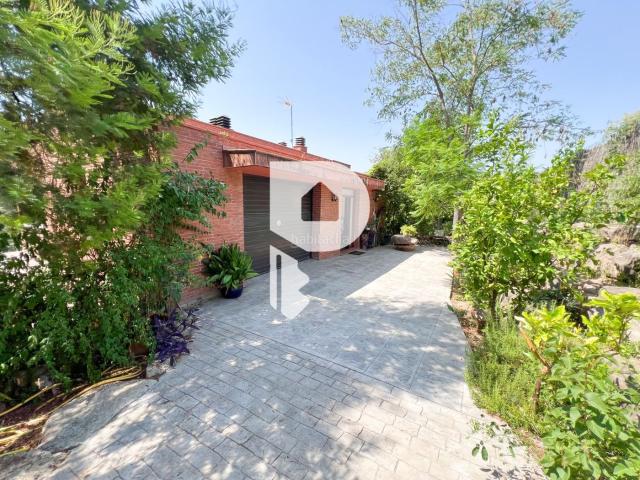 Casa en venta en Corbera de Llobregat. ESPECTACULAR CASA CON PISCINA. Casas Corbera de.