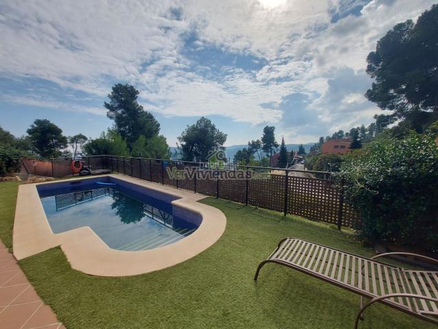 Casa en venta en Corbera de Llobregat. Espectacular casa con piscina. Casas Corbera de.