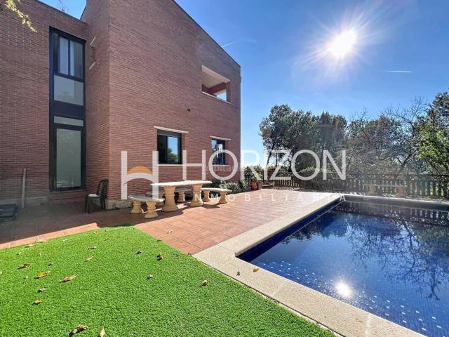 Casa en venta en Corbera de Llobregat. IMPRESIONANTE VIVIENDA CON PISCINA UBICADA EN CORBERA DE LLOBREGAT. Casas Corbera de.