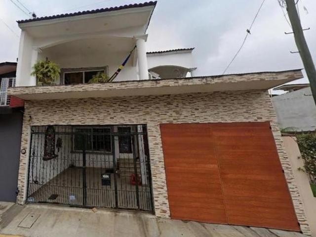 CASA EN VENTA EN CORDOBA CERCANO A FORTÍN DE LAS FLORES Y CERCANO A TIENDAS DE AUTOSERVICIO