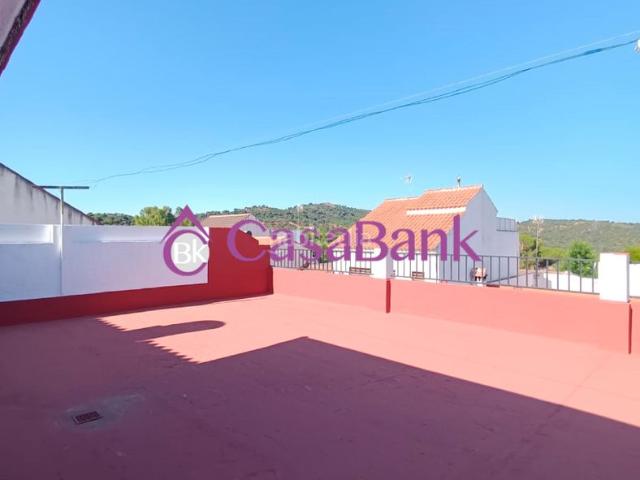 Casa en venta en Córdoba, Cerro Muriano. Ref. 27899 Zona Cerro Muriano. ¡EXCLUSIVA! ¡VENGA A VISITARLA! Magnifica casa de tres plantas, conservada Y AMUEBLADA YAL Y COMO S. Casas.