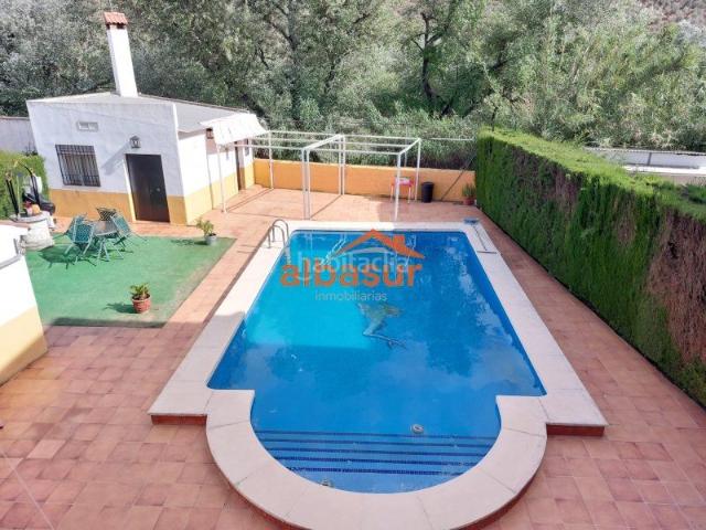 Casa en venta en Córdoba, Alcolea. Excelente chalet CON PISCINA en el mismo ALCOLEA siendo HIPOTECABLE. Casas.