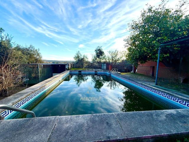 Casa en venta en Córdoba, Alcolea. Oportunidad Única en Las Quemadas Casa con Amplio Terreno y Piscina NO HIPOTECABLE. Casas.
