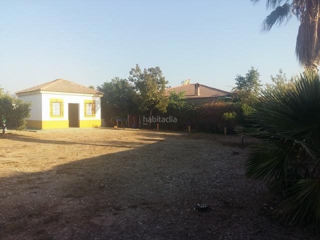 Casa en venta en Córdoba, El Higuerón. ZONA LA PERLA Parcela de 1.000m2 con setos. Tiene un salon campero de 30 m2. Casas.