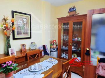 Casa en venta en Córdoba, Sector Sur. Casa VPO en Polígono Guadalquivir Zona Alta Espaciosa, reformada y lista para entrar. Casas.