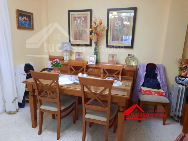 Casa en venta en Córdoba, Sector Sur. Casa VPO en Polígono Guadalquivir Zona Alta Espaciosa, reformada y lista para entrar. Casas.