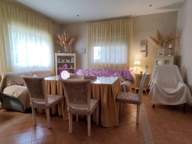 Casa en venta en Córdoba, Villarrubia. Ref. 27839 Zona Villarrubia. Preciosa casa REFORMADA de una planta, NO HIPOTECABLE, en parcela de 2500m2, con precioso porche del. Casas.