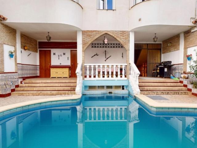 Casa en venta en Córdoba, Viñuela Rescatado. Casa en la ViñuelaRescatado con piscina propia, 2 pisos, cocheras y mucho más. Casas.