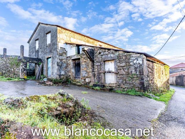 Casa en venta en Corgo O. COJUNTO de CASAS con terreno para reformar en CERCEDA A CORUÑA. Casas Corgo.