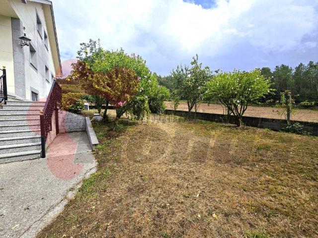 Casa en venta en Corgo O. Amplitud y Naturaleza Tu Gran Hogar a un Paso de Lugo. Casas Corgo.