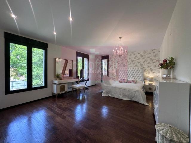 Casa en venta en Corgo O. Una casa única en una de las mejores urbanizaciones de la ciudad. Casas Corgo.